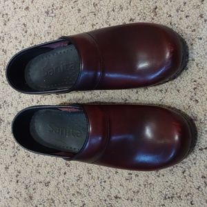 Sanita 36 Burgundy Clog